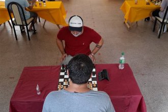 Jugadores de distintas ciudades participaron del primer torneo de ajedrez del año en el Club de Leones
