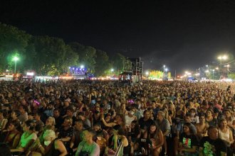 Una multitud ovacionó a Abel Pintos en el cierre de la Fiesta Nacional de la Playa