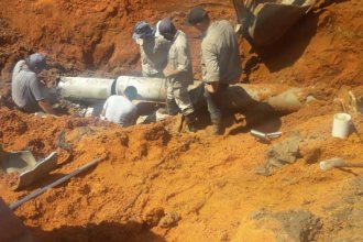 Reparan un caño maestro en Concordia y advierten por pérdida de presión de agua en diversos barrios
