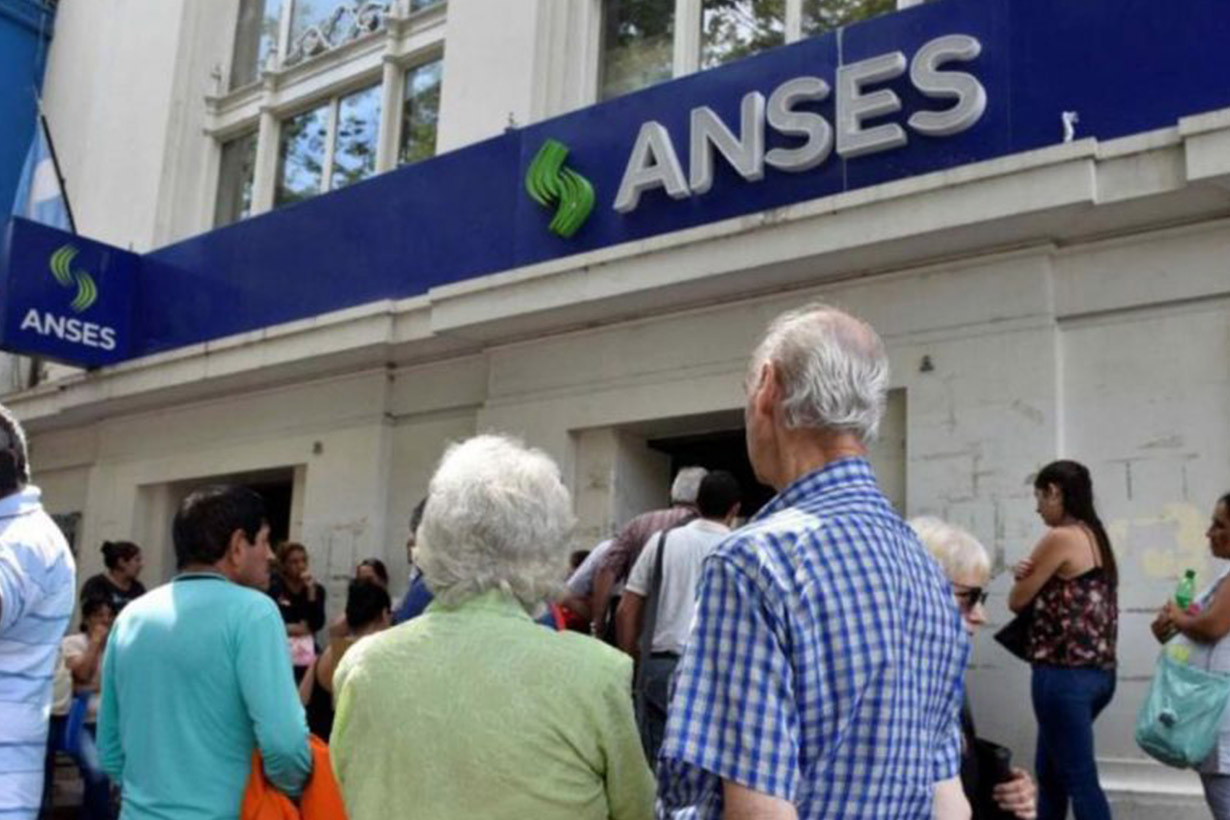 ¿Cuándo se paga el bono para jubilados y qué pasa con quienes cobran ...
