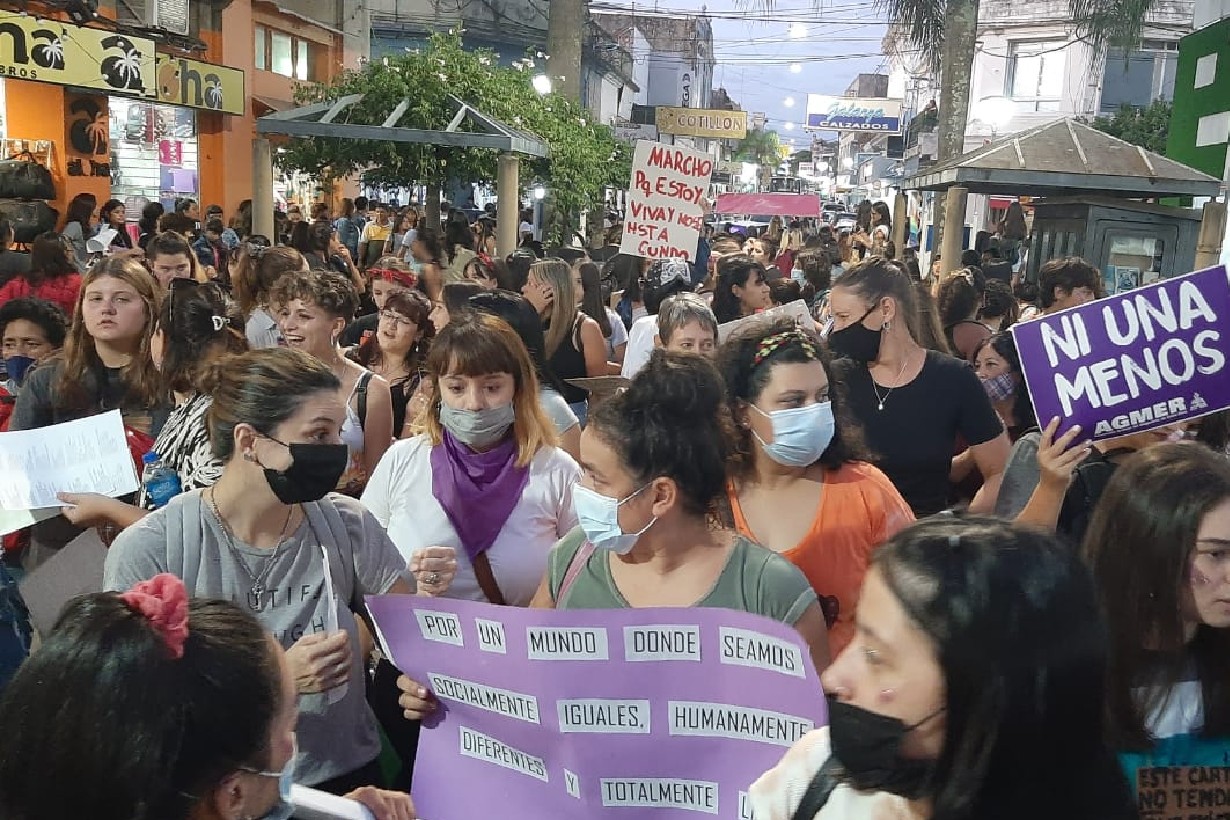 Así se vivió el 8M, con multitudinarias marchas en diferentes ciudades ...