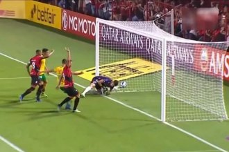 Polémica en el tercero de Goianiense: ¿fue gol en contra del entrerriano Unsain?