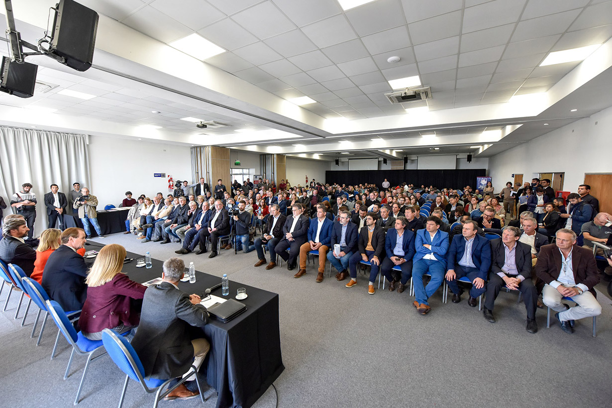 La Provincia invierte más de 3 mil millones en obras viales, educativas ...