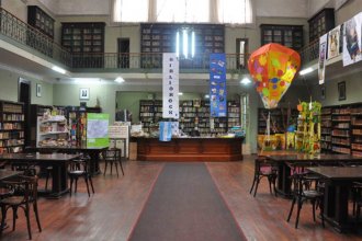 Jueves de literatura y pedagogía en la biblioteca de Colón