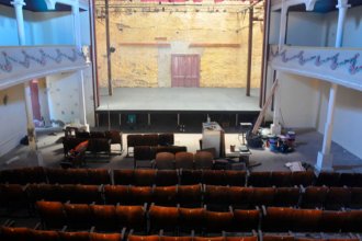 Teatro Centenario: a 97 años de su inauguración, los artistas locales mantienen vivo el sueño de su reapertura