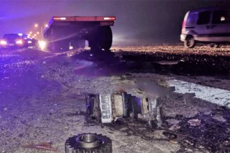 Violento choque de camiones: "Se salvó de milagro, porque un poste cruzó cerca de su cabeza"