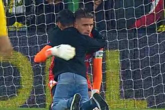 Futbolista entrerriano fue consolado por pequeño fanático tras una derrota