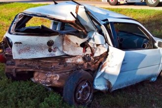 Tres heridos en violento impacto entre dos autos en la Autovía Artiga
