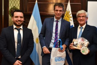 Promoción turística y reunión con el embajador argentino, entre las actividades de Cresto en Montevideo