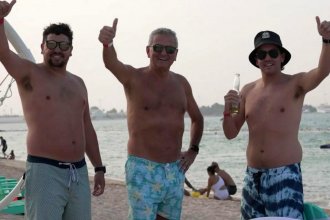 ¿Cuánto sale comer y tomar cerveza en una playa exclusiva de Qatar, según tres concordienses?