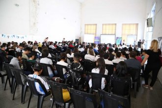 Implementan proyecto piloto en escuelas de Concordia y Paraná para combinar lo presencial y lo virtual