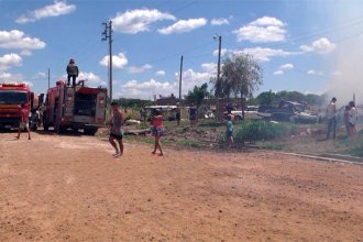 Incendio dejó a familia sin nada y sus vecinos iniciaron de inmediato un cruzada solidaria