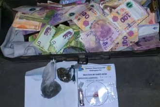 Hay un hombre prófugo, tras una serie de allanamientos por droga: secuestraron estupefacientes, dinero y celulares