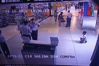 Video muestra cómo una mujer hurtaba prendas de vestir del hipermercado de Concordia