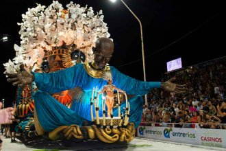 Cartel de “localidades agotadas” en el Carnaval del País que le puso calor al finde XXL