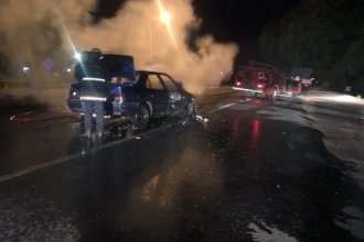 Auto con GNC se incendió al chocar contra un camión: un joven fue hospitalizado