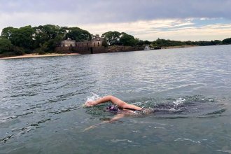 Tiene 19 años, su desafío es cruzar nadando el Río de la Plata y cerró su preparación en San José