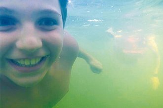Para <i>selfies</i> bajo agua: asombro por la transparencia y turbidez del río Uruguay