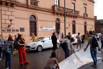 "No al vaciamiento, sí a la devolución de cargos": el reclamo de los docentes del Colegio Nacional