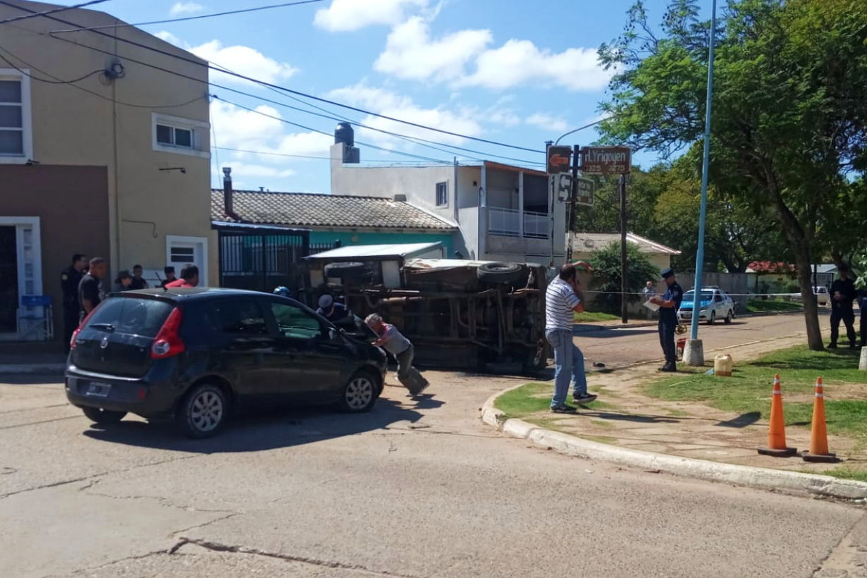 Falleció el conductor de la camioneta.