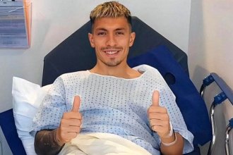 Recién salido del quirófano, “Licha” Martínez recibió el apoyo de sus compañeros de la Selección