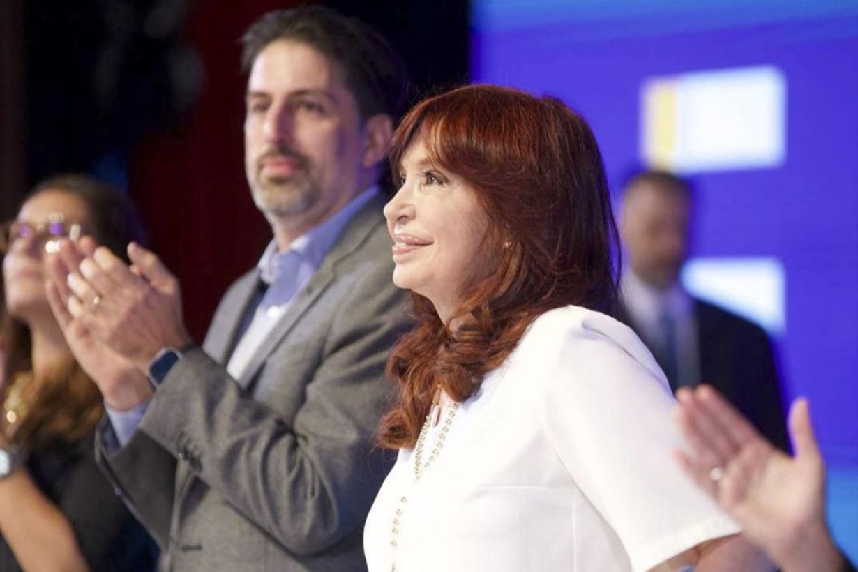 Cristina Kirchner y a su lado Nicolás Trotta.