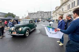 Automóviles antiguos de distintos puntos del país y Uruguay participaron de las 100 Millas Históricas en Paraná