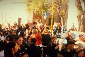 "El edificio es un peligro": padres, alumnos y docentes manifestaron malestar y enojo por el deterioro de la Gervasio Méndez