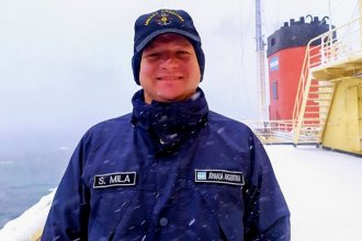 La historia del joven entrerriano que navega en el rompehielos Irízar, ya fue 3 veces a la Antártida y homenajeó a la selección argentina