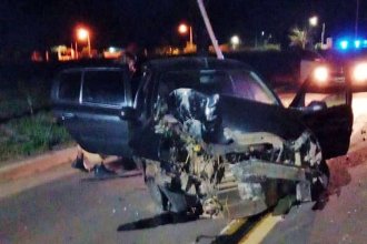 La avenida Vuelta de Obligado fue escenario de un nuevo accidente: "Se dormitó al volante" y chocó de lleno contra una columna de luz
