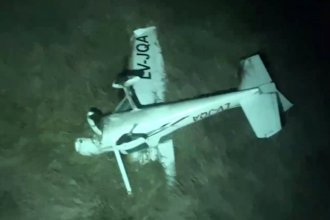 Aterrizaje en banco de tierra: rescatan a dos personas que volaban desde Entre Ríos y sufrieron una falla técnica