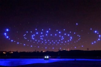 500 drones en la costa del Río Uruguay. Anuncian show de coreografías “sin precedentes”