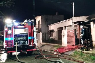 Alcohol, pelea e incendio generalizado: dos casas fueron afectadas por el fuego y un vecino quedó detenido