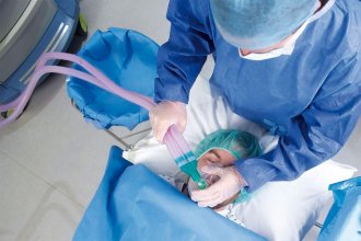 Uruguay contratará anestesistas argentinos. Ofrece sueldos elevados y en dólares