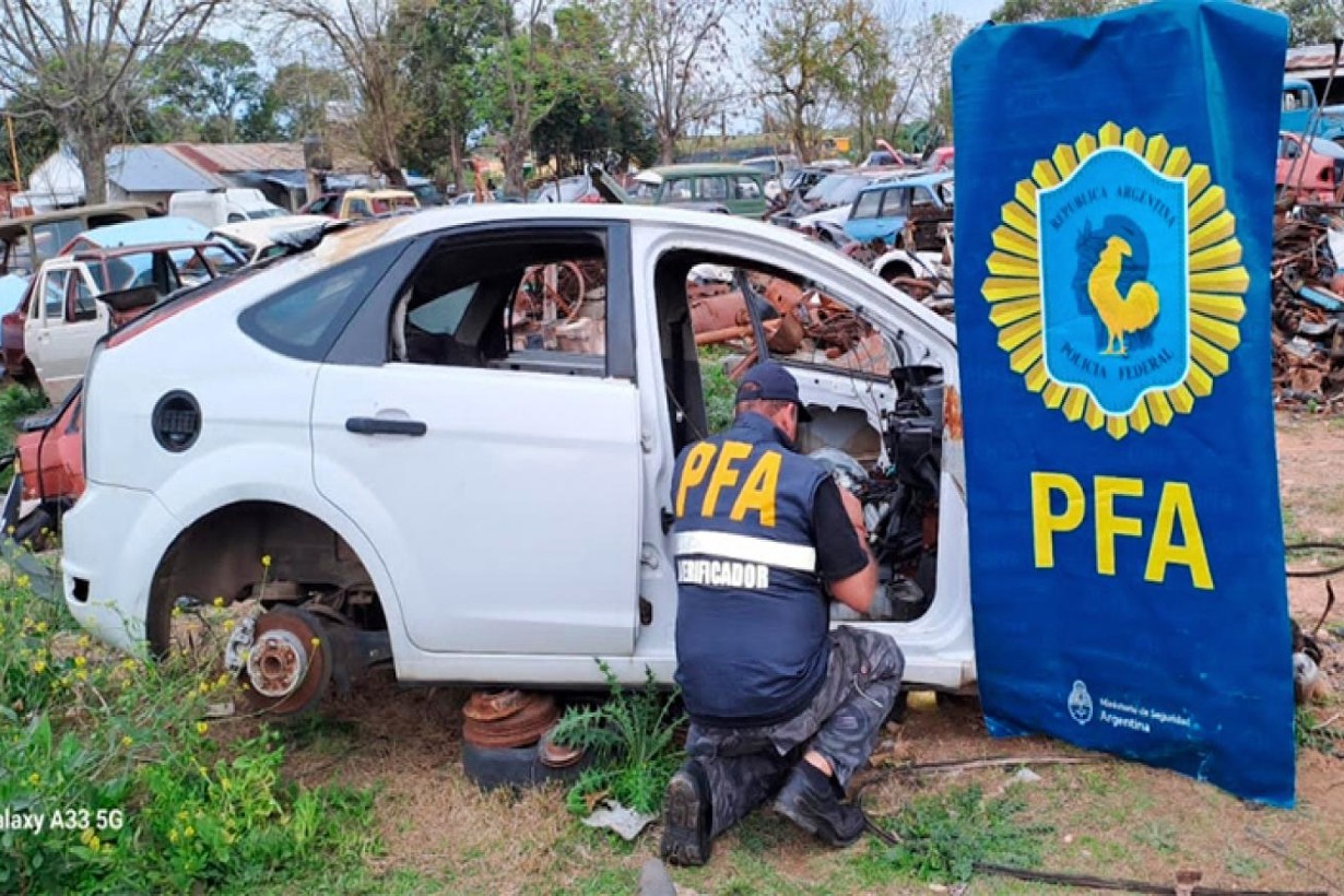 Golpe Al Fantasma De Las Autopartes” La Policía Federal Allanó Desarmadero A La Vera De La