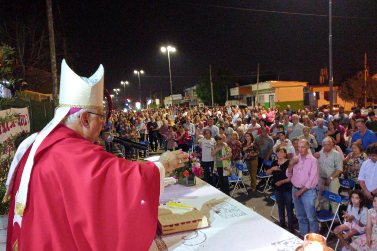 Monseñor presidió la misa en parroquia Del Valle.