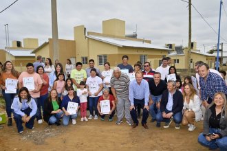 Bordet entregó viviendas en La Criolla, inauguró un CDI en Colonia Ayuí y firmó convenios en Los Charrúas