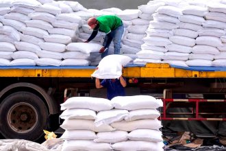 A días de la eliminación de las retenciones, sorpresiva medida bloquea las exportaciones de arroz e impide a camiones salir del país