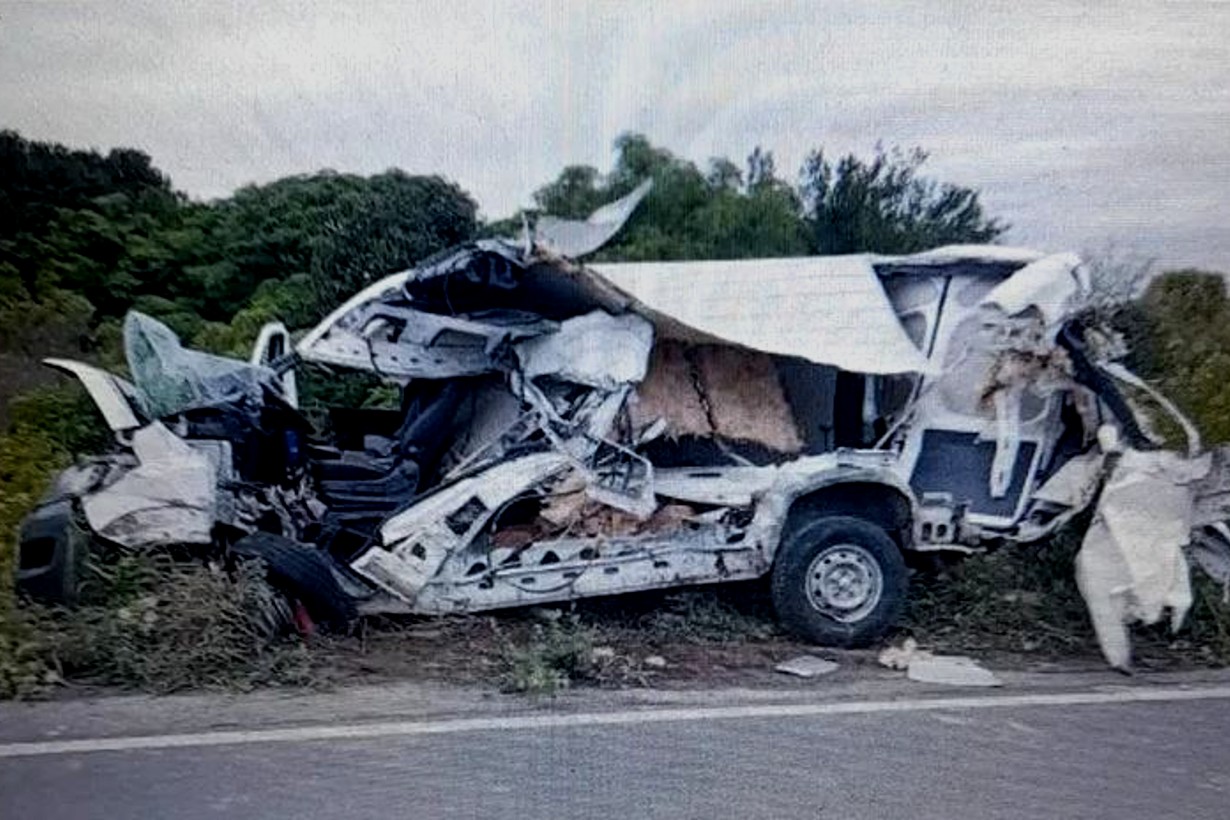 Hombre Resultó Gravemente Herido Tras Chocar Con Su Camioneta Contra Un Camión Noticias 8341