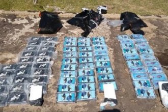 Encontraron casi 110 kilos de cocaína en una lancha abandonada sobre el río Paraná