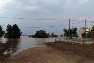 El río baja y en Colón comenzó el “operativo de limpieza y desinfección” de las viviendas afectadas