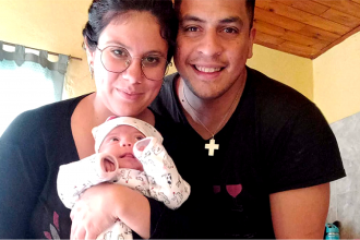 Donante anónimo aportó $1 millón y una beba entrerriana podrá acceder a una operación para mejorar su vista