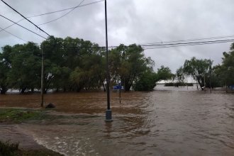 El río estacionado en 8,86 y 57 familias evacuadas en la ciudad de Colón