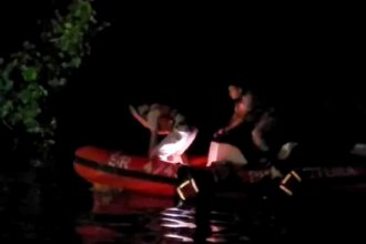 Bomberos rescataron a una joven que se habría arrojado al río