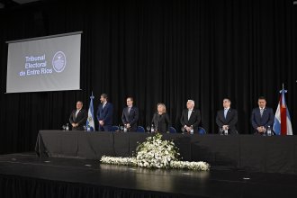 Bordet, durante el acto de entrega de diplomas: "Hay que estar juntos para que Entre Ríos salga adelante"