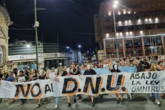 En “La Histórica”, la protesta contra el DNU de Milei volvió a ganar la calle