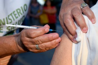 Ante la suba de casos de COVID, recomiendan aplicarse los refuerzos de la vacuna