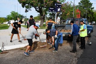 18 cooperativas, dispersas por distintos puntos de la ciudad, comenzaron los trabajos de limpieza urbana