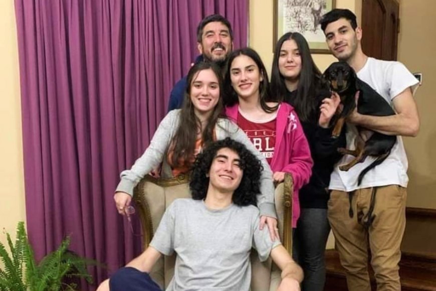 La foto familiar que Fuertes compartió en redes.