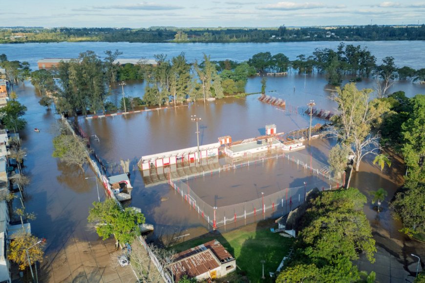 Club Libertad, inundado (foto: @3200deportes).